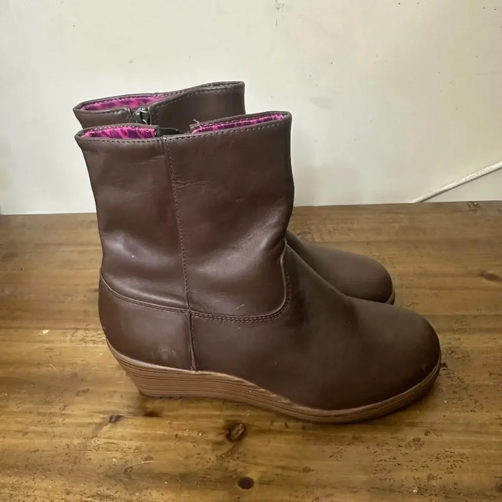 CROCS A-Leigh Leather Bootie Espresso/Walnut boots,size 6.5